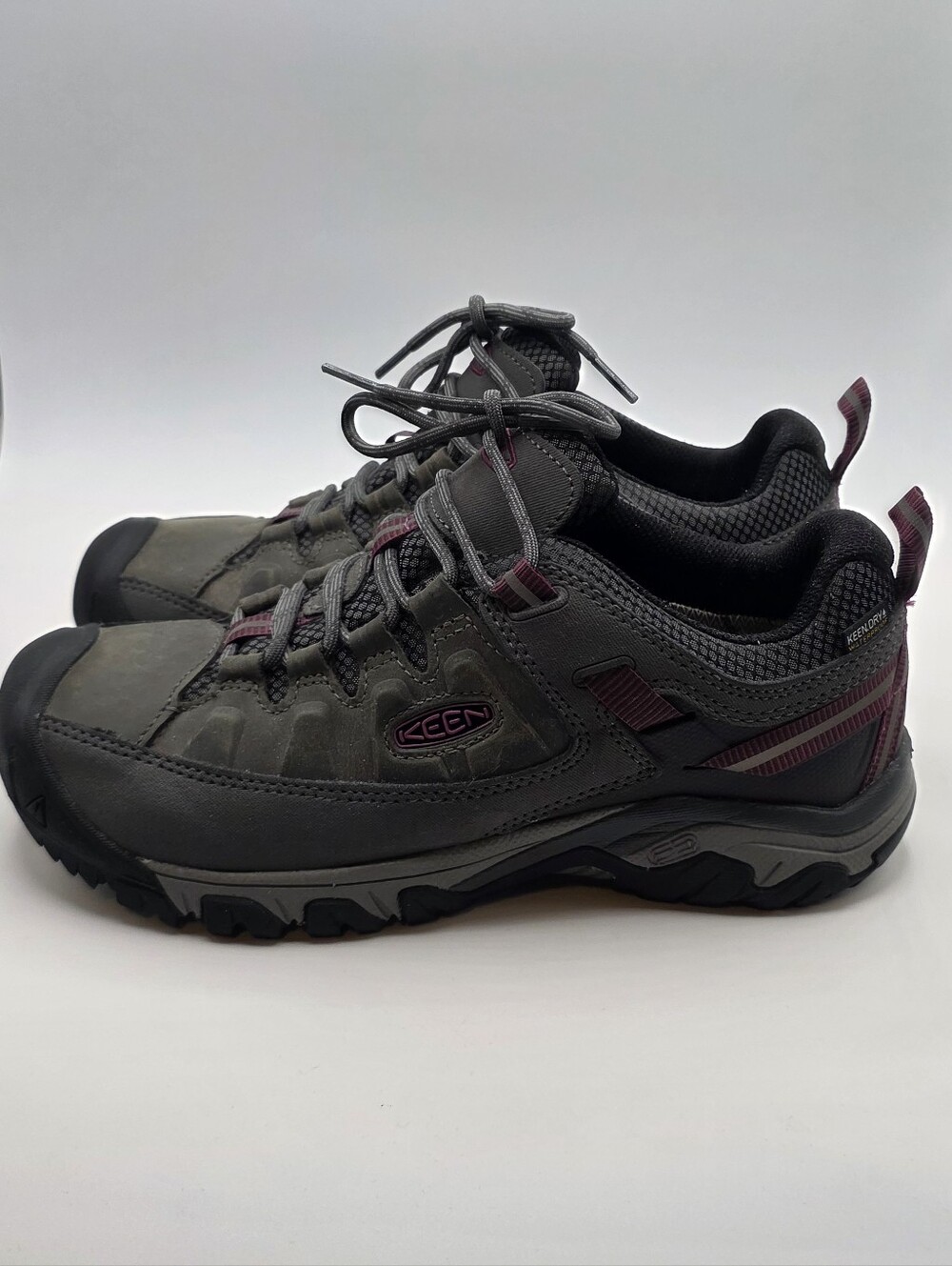 KEEN Women's Targhee 3 Low Height Waterproof Hiking Shoes Size 9
